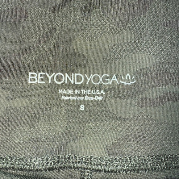 Beyond Yoga Green Camouflage Leggings - Picture 6 of 6